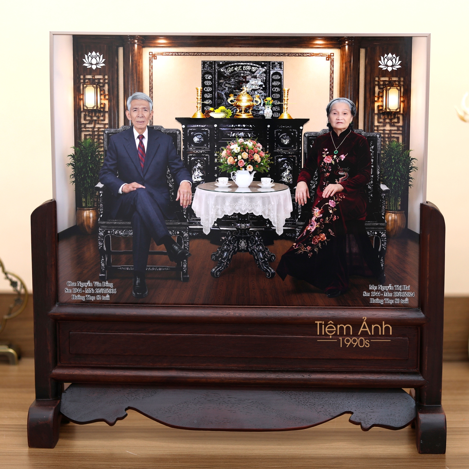 ảnh thờ đôi khung titan chân gỗ hương 40x30cm