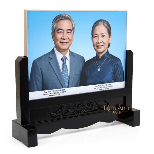 Chân Dung Thờ Đôi Viền Titan 35x25cm Chân Gỗ Chạm Hoa Sen