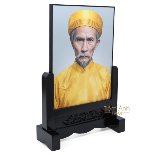 Chân Dung Titan Chân Gỗ Chạm Hoa Sen 25x35cm