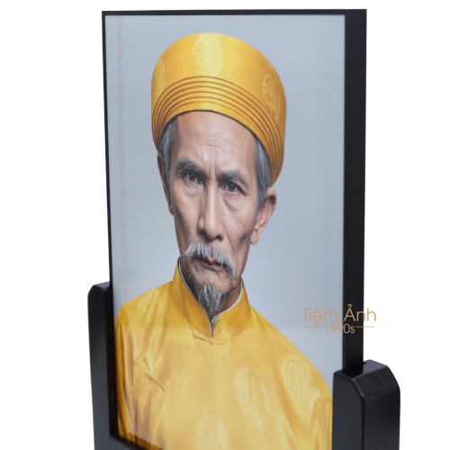 Chân Dung Titan Chân Gỗ Chạm Hoa Sen 25x35cm